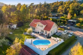 Big house with pool near the sea - Image 3