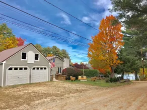 Lake View Cottage / Fenced in Yard / Pet Friendly - Image 2