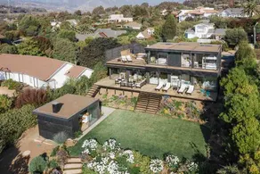 Modern house with great ocean view in a condominium. - Image 2