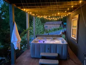 Peaceful Mountain Getaway: hot tub, hiking, views - Image 3