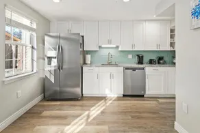 Modern Townhouse conveniently near D.C. - Image 2