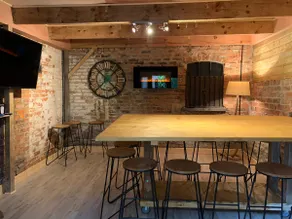 The Carriage House. 8 Bedrooms. Sleeps 24. - Image 2
