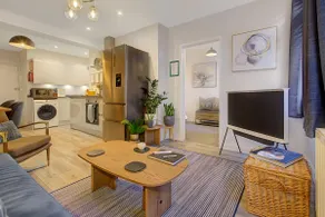 Stylish, business traveller friendly apartment, with free parking and Netflix - Image 2