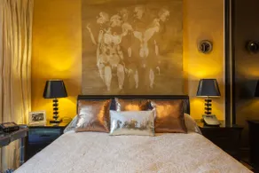 Docklands Millennium Tower Luxury Apartment - Image 4