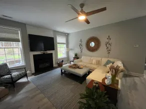Cheerful 4 bedroom + bonus w/hot-tub and fire pit - Image 4