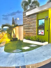 Elegant 1 BR Apt, Modern Amenities, 24 Hr Security - Image 3