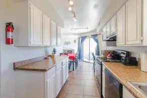 Temple Place unit 2-arcade (Located In Town) - Image 5