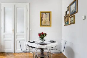Sophisticated Viennese Apartment near Naschmarkt - Image 2