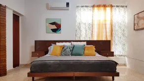 Centrally located 1950s Vintage Studio - Image 3