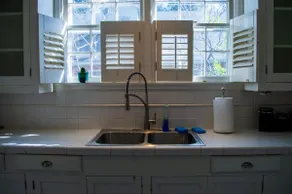 ☆Fully Stocked Kitchen☆8min to DT ☆No Stress☆ - Image 5