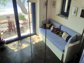 Floras Charming Waterfront House - Image 3