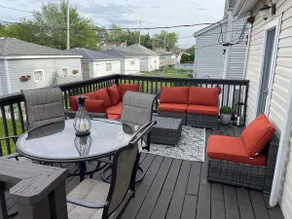 3BR/2BA Dual-Level w/ King Bed, TVs & Washer/Dryer - Image 5