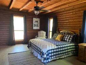 Erma’s Place - Toledo Bend Lakefront Log Cabin - Image 2