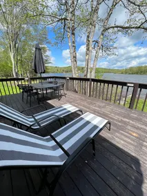 Charming Lake Front Cottage - Image 4