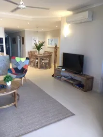 Spacious, luxury apartment with ocean frontage. - Image 4