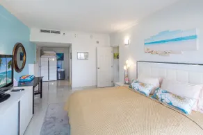 🥭WAIKIKI STYLISH PENTHOUSE-Free Parking 🥭 - Image 5