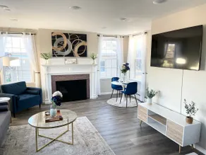 Luxury Modern Apartment Sleeps 6 - 3min to LGA - Image 2
