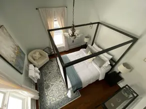 Historic home in quaint Grayslake, self check-in - Image 2