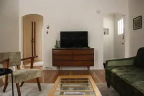 Red Maple House: Sun Filled Fairview Home - Image 3