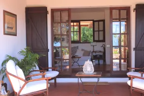 Villa with private waterfront - Image 3