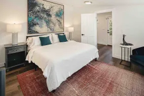 ”Downtown Kirkland Oasis: Your Perfect Retreat!” - Image 4