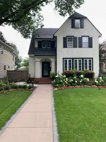 Summit Avenue Luxe Retreat - Image 2