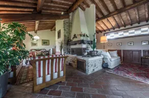 19th century farmhouse on a hill between magical valleys and Sienese hills - Image 4