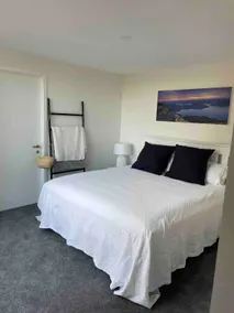 City, ocean views, comfortable one bedroom suite - Image 2
