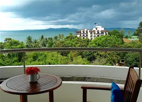 Beachfront 3-BD Apartment Near Koh Samet, Rayong - Image 4