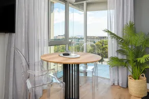 Serviced Aparthotel Living | Walk to V&A | Pool - Image 3
