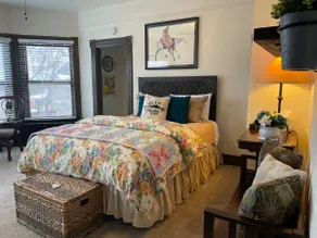 Super cozy apartment walking distance to downtown - Image 2