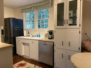 Designer's Cozy Carriage House - Image 5