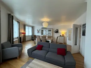 François 1er, Spacious 2-bedroom - Downtown Cozy - Image 3