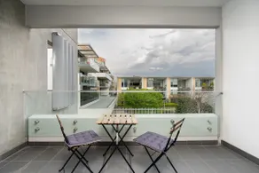 Kingston Foreshore Flat with Garden View - Image 4