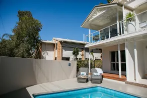 Riverside Townhouse w/ pool by Stay Noosa - Image 4