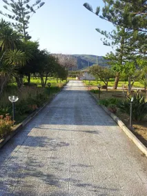 Villa Iolanda ”Arancione” a stone's throw from the sea - Image 4