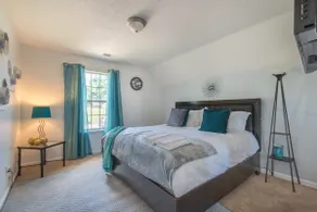 Comfortable and Stylish Home on the Colonnade - Image 4