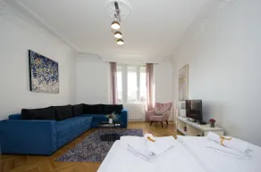Spacious • 5 min • Terazije & Knez Mihailova • Parking €12 - Image 3