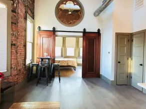 Stunning Penthouse Style Condo in OTR with Parking - Image 4