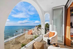 Luxurious, Relaxing Coastal Escape with Pool - Image 3