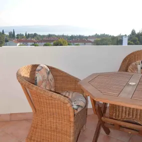 Sunny seaview 2-bedroom apt near the seaside - Image 5