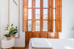 Explore Valencia from a Central Apartment - Image 4