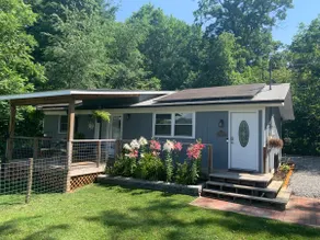 Private 2 BR Home with Yard. 10 min to Downtown! - Image 2