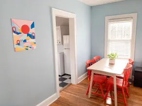 The Kind Cottage in the Heart of Downtown - Image 4