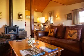 Lovingly restored Yarra Valley Settler's Cottage - Image 2