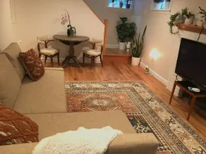 Light-filled 1br & outdoor escape with city access - Image 3