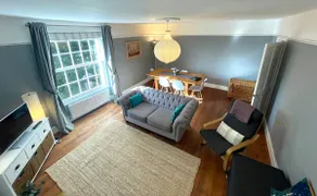 Beautiful city centre maisonette. - Image 3