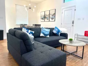 NEW! 5 min from Mall, Airport, and Dinning! - Image 3
