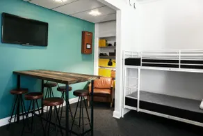 City Backpackers - Comfortable 8-bed Apartment - Image 2