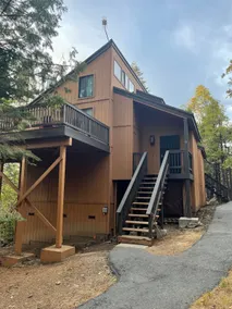 Wesley's Wonderland - Shaver Condo with large deck - Image 5